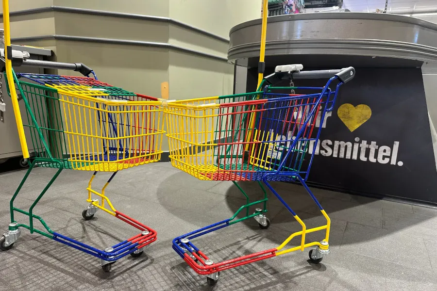 Kindereinkaufswagen im EDEKA Markt Zeller in Welden