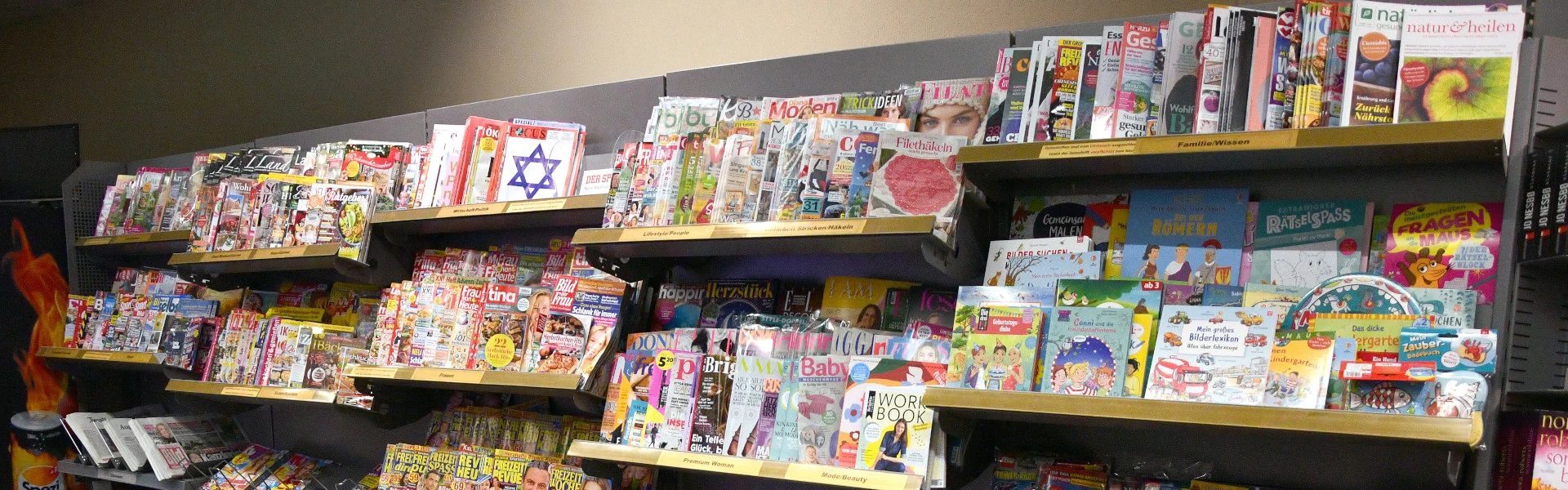 Große Auswahl an Zeitschriften im EDEKA Markt Zeller in Welden